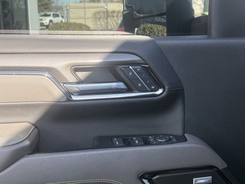 Used 2024 Chevrolet Silverado 2500 ZR2 w/ Technology Package image 9