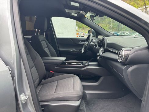 Used 2025 Chevrolet Equinox LT FWD image 28