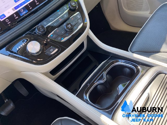 Used 2023 Chrysler Pacifica Limited FWD image 14