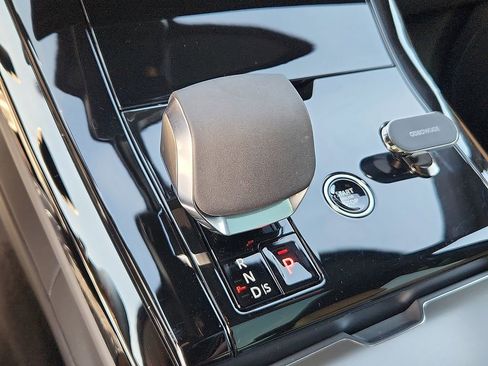 Used 2025 Land Rover Range Rover Sport Dynamic SE image 16