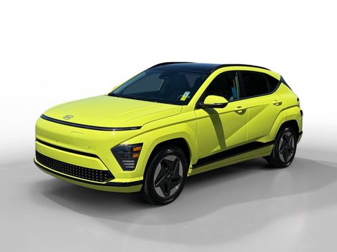 Certified 2025 Hyundai Kona Limited FWD image 1