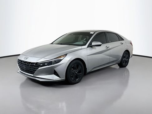 Used 2022 Hyundai Elantra SEL FWD image 4