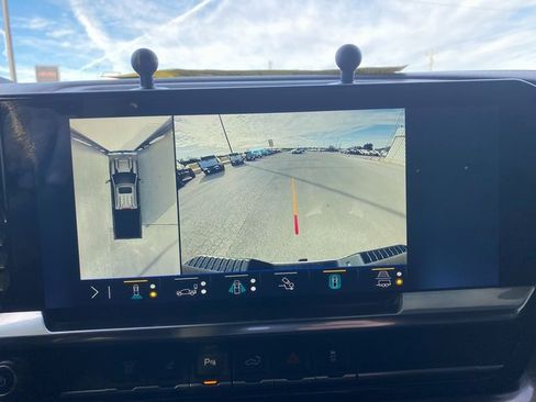 Used 2024 Chevrolet Silverado 2500 LTZ w/ LTZ Convenience Package image 17