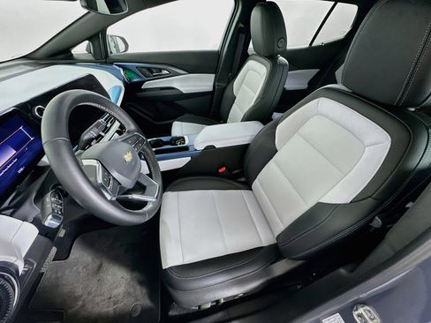 Used 2025 Chevrolet Equinox EV LT FWD image 13