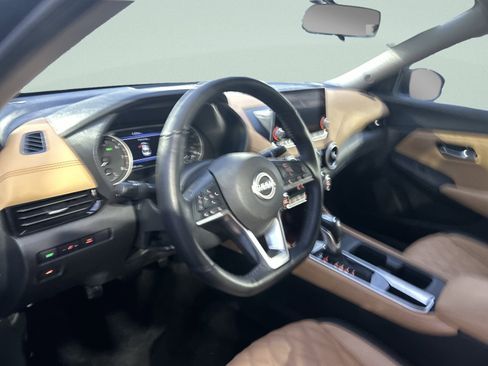 Used 2025 Nissan Sentra SV w/ SV Premium Package image 10