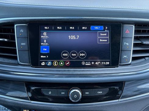 Used 2024 Buick Enclave Premium image 38