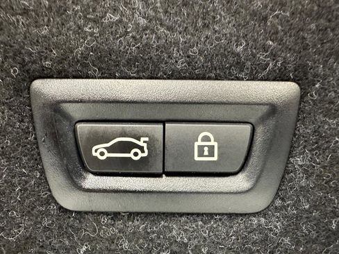 Used 2019 BMW 530i w/ Convenience Package RWD image 31
