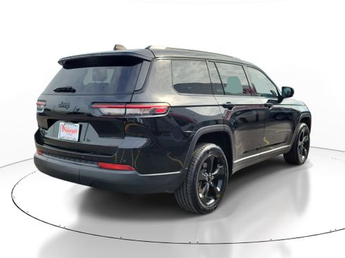 Used 2023 Jeep Grand Cherokee L Laredo image 4