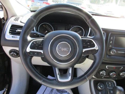 Used 2017 Jeep Compass Latitude AWD/4WD image 19
