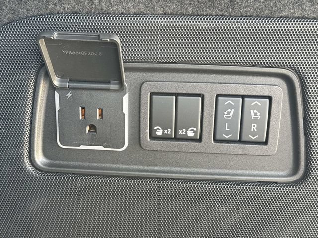 Used 2025 Cadillac Escalade ESV Sport Platinum AWD/4WD image 13