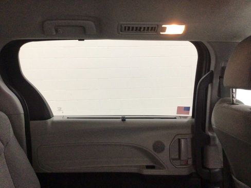 Used 2024 Toyota Sienna LE image 19