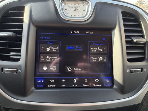 Used 2023 Chrysler 300 Touring L w/ Popular Equipment Group image 19