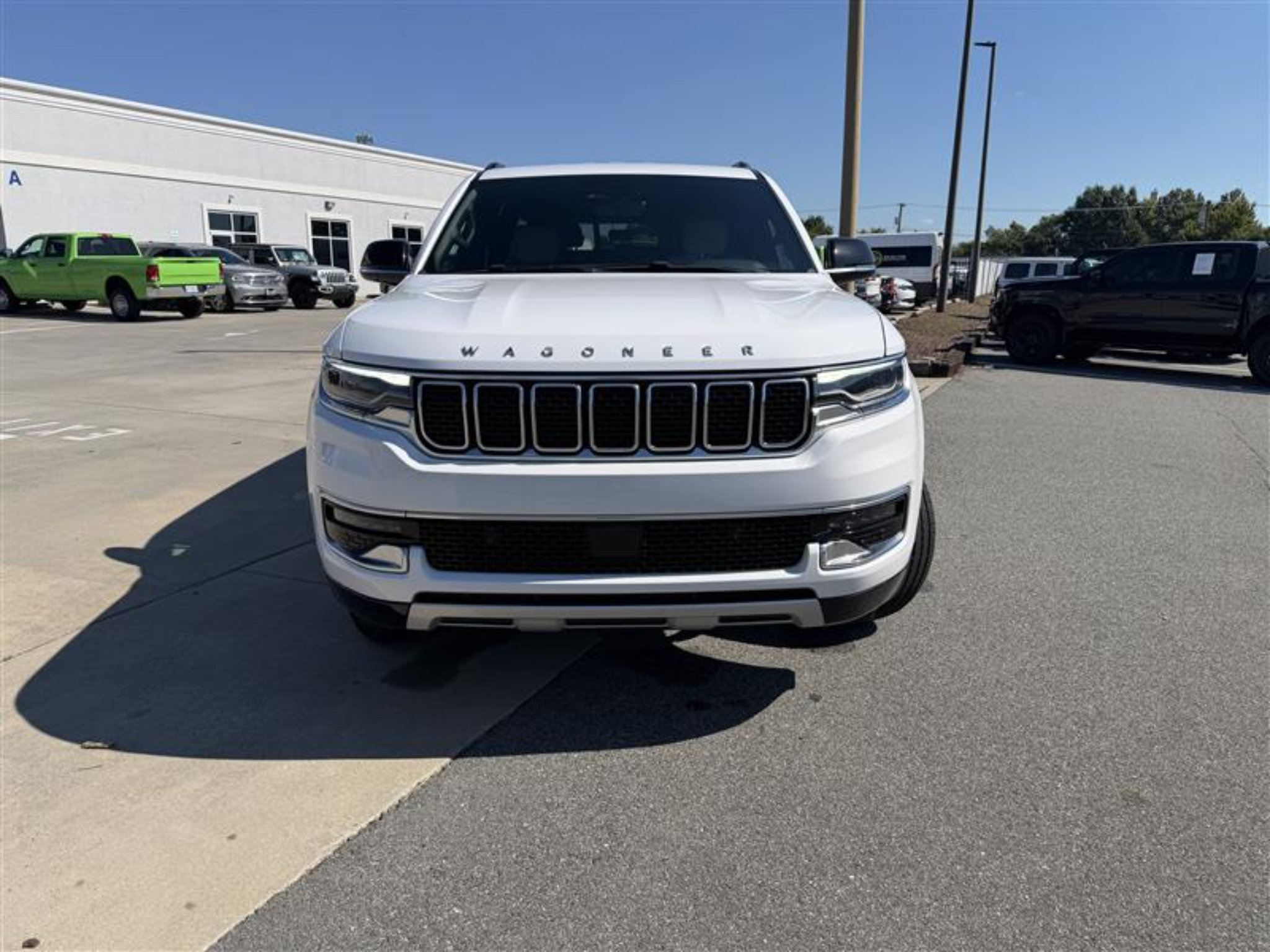 Used 2025 Jeep Wagoneer Series II AWD/4WD image 10