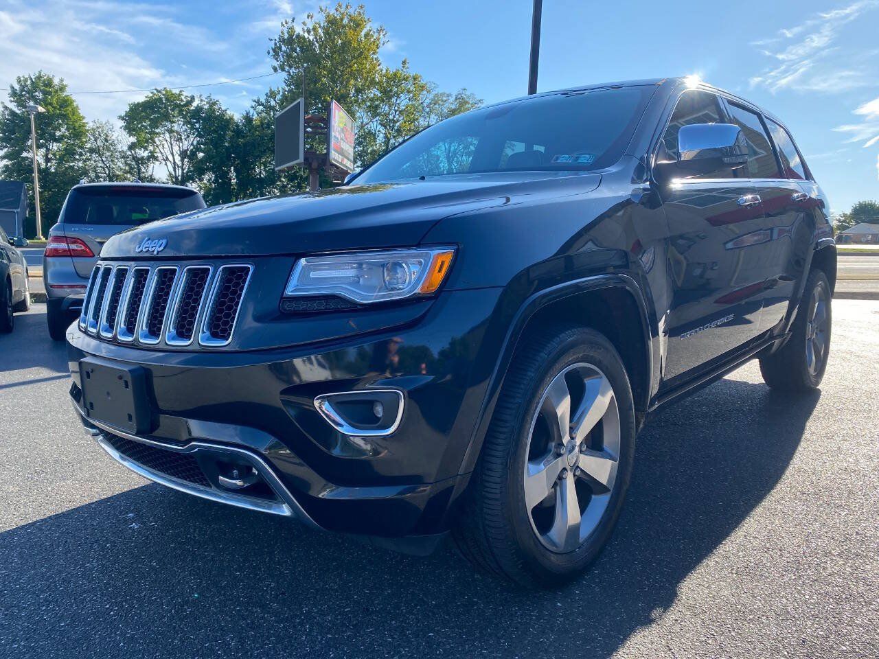 Used 2015 Jeep Grand Cherokee Overland AWD/4WD image 7