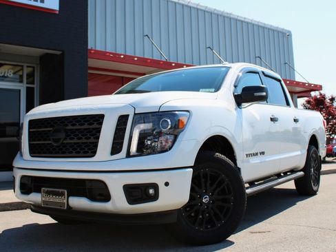 Used 2019 Nissan Titan SL w/ Midnight Edition AWD/4WD image 15