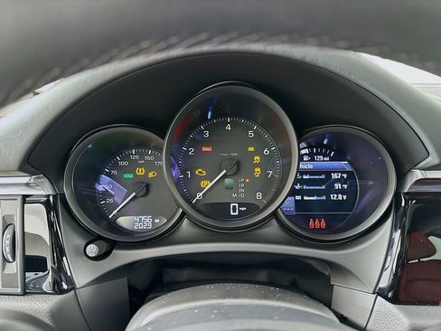 Used 2025 Porsche Macan image 13