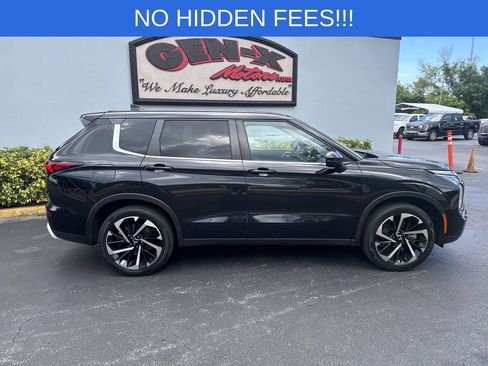 Used 2023 Mitsubishi Outlander SE FWD image 2