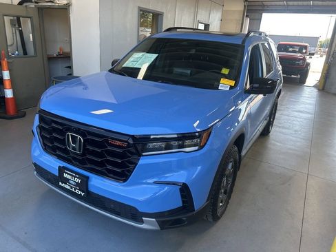 Used 2024 Honda Pilot TrailSport image 2