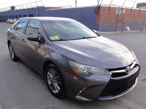 Used 2016 Toyota Camry SE FWD image 38