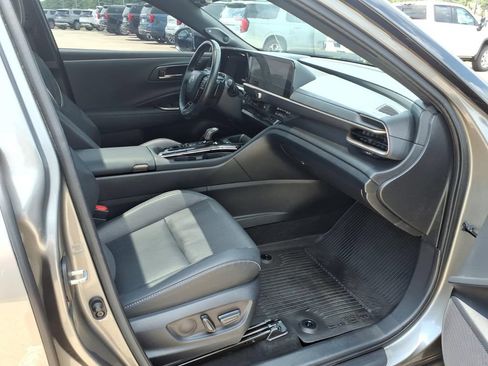 Used 2024 Toyota Crown Platinum AWD/4WD image 10