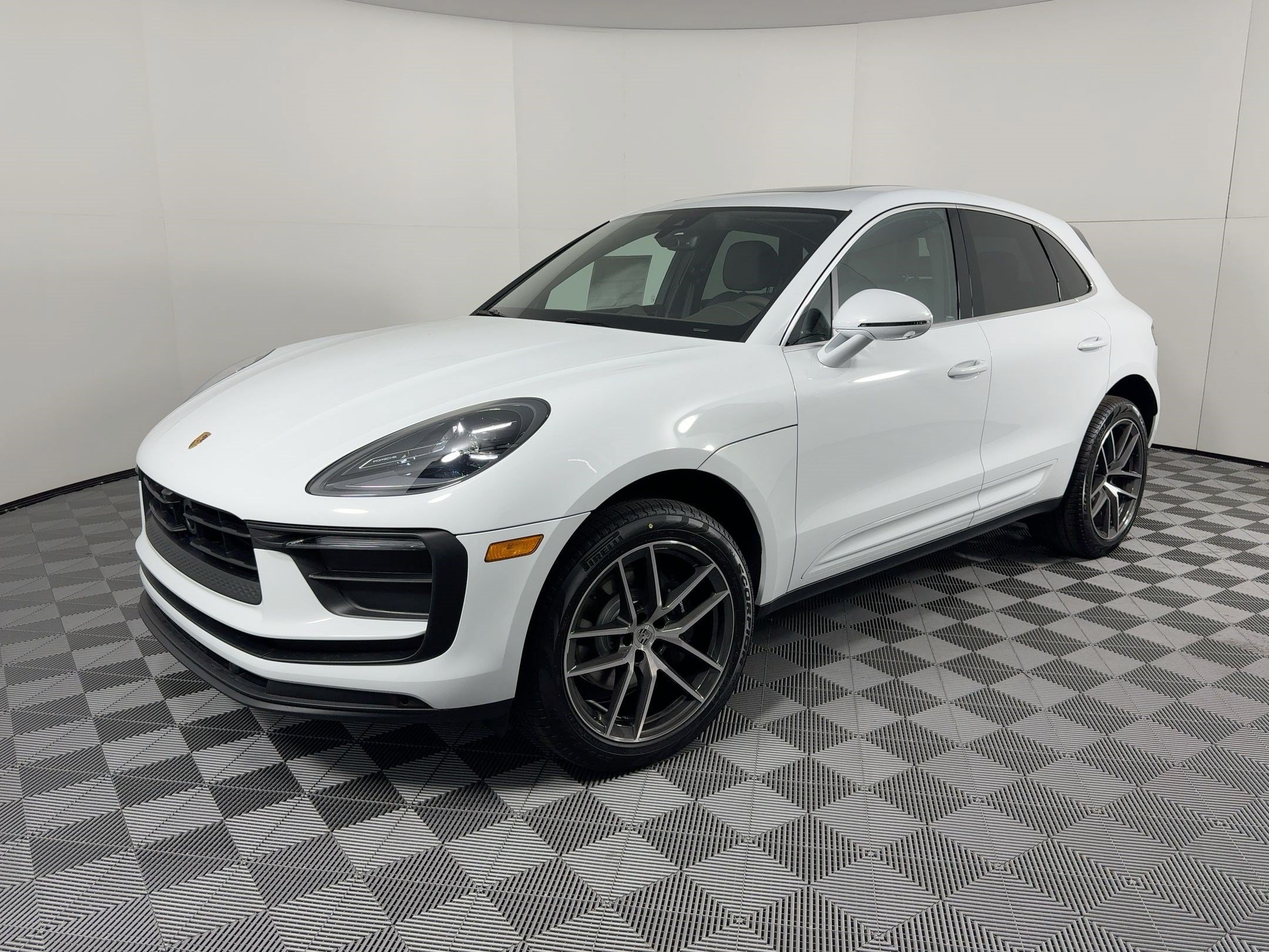 Certified 2026 Porsche Macan AWD/4WD image 1
