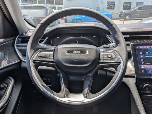 Used 2023 Jeep Grand Cherokee Limited w/ Luxury Tech Group II AWD/4WD image 14