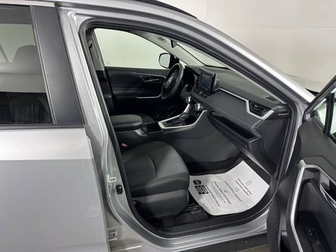 Used 2022 Toyota RAV4 XLE image 11
