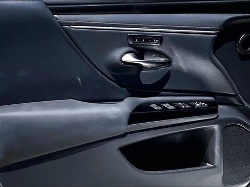 Used 2024 Lexus ES 350 w/ Premium Package FWD image 26