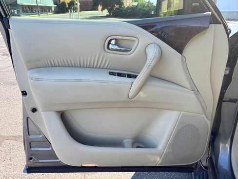 Used 2014 INFINITI QX80 4WD w/ Deluxe Touring Package image 17