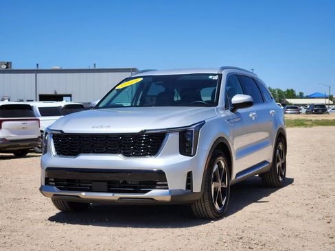 Certified 2025 Kia Sorento EX AWD/4WD image 4