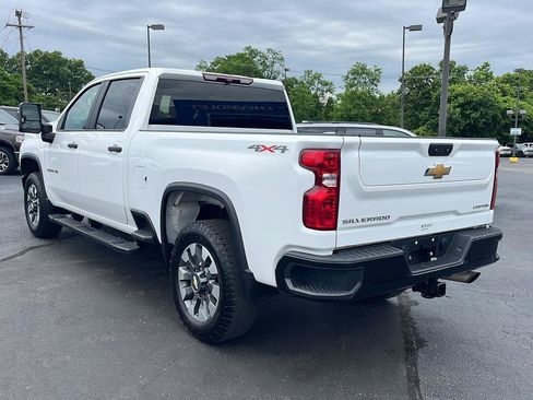 Used 2022 Chevrolet Silverado 2500 Custom w/ Custom Value Package AWD/4WD image 3