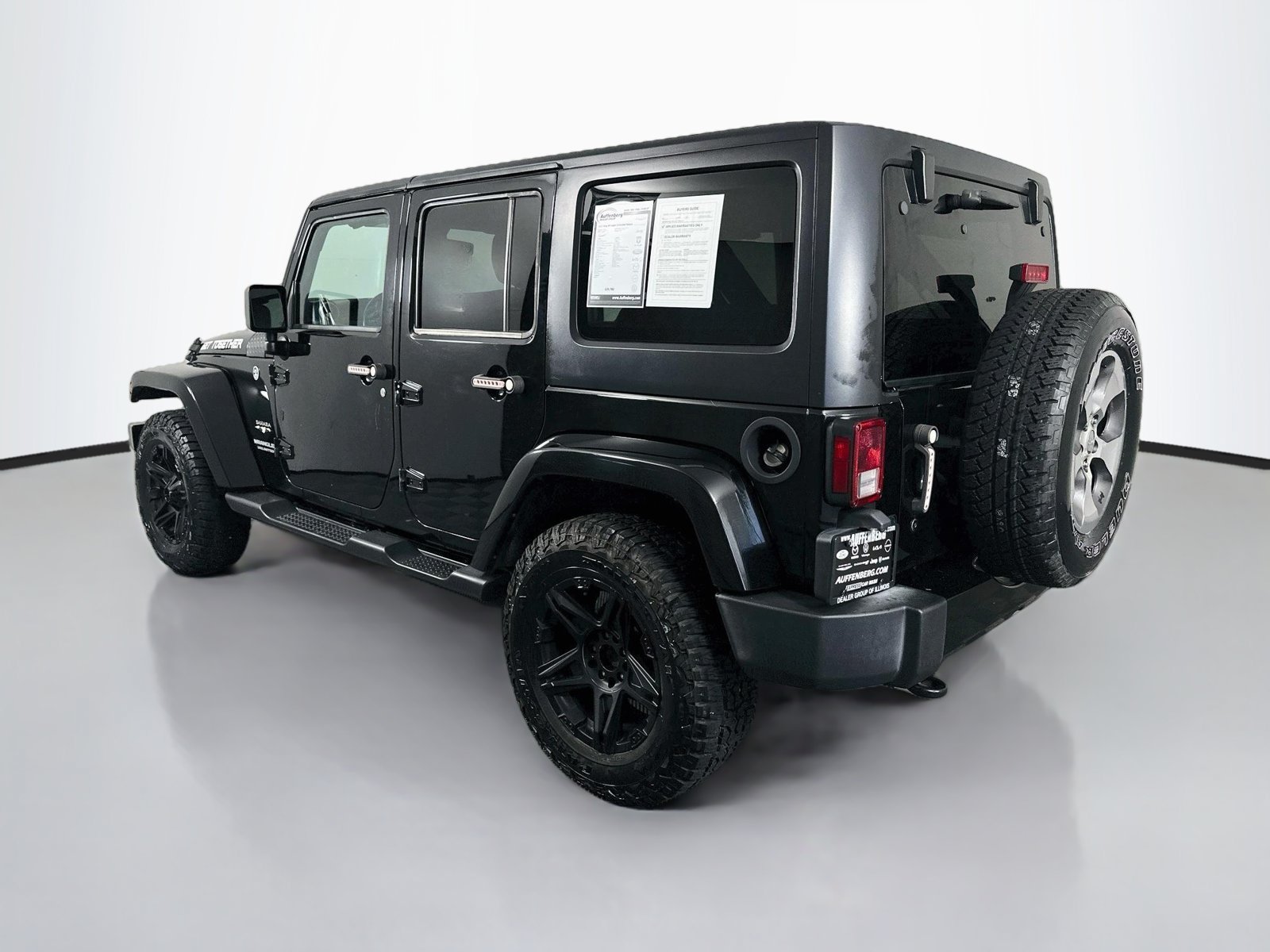Used 2017 Jeep Wrangler Unlimited Sahara AWD/4WD image 5