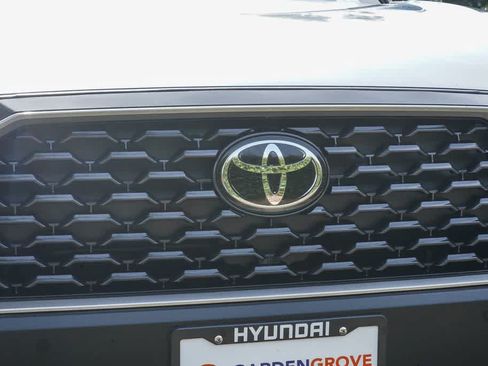 Used 2023 Toyota Corolla Cross XLE FWD image 11