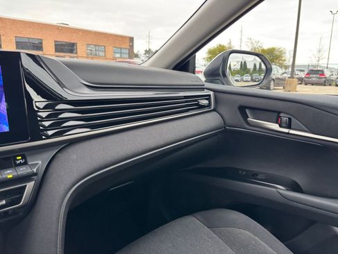 Used 2025 Toyota Camry LE FWD image 34