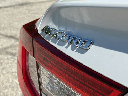 Used 2018 Honda Accord LX image 9