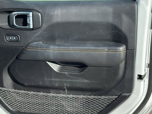 Used 2021 Jeep Gladiator Overland image 30