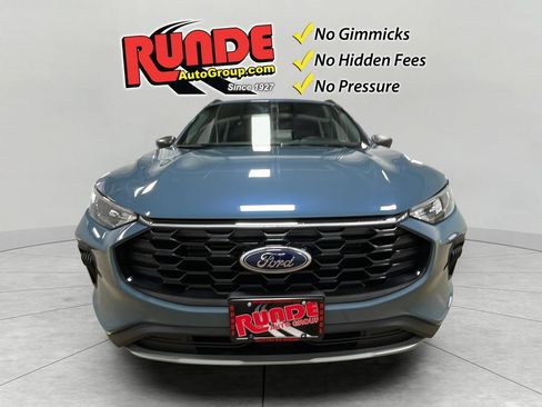 Used 2026 Ford Escape ST-Line w/ Tech Pack #1 AWD/4WD image 9