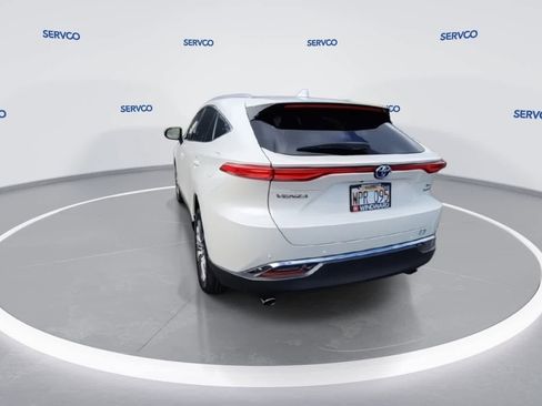 Used 2022 Toyota Venza XLE image 7