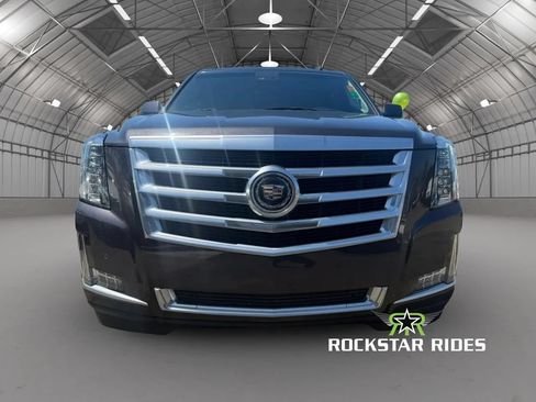 Used 2015 Cadillac Escalade ESV Premium RWD image 2