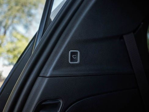 New 2026 Chrysler Pacifica Select image 9