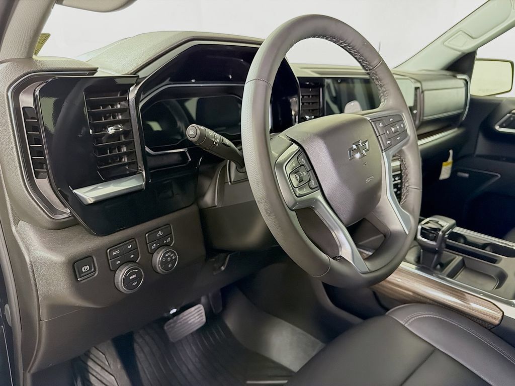 Used 2026 Chevrolet Silverado 1500 RST AWD/4WD image 10