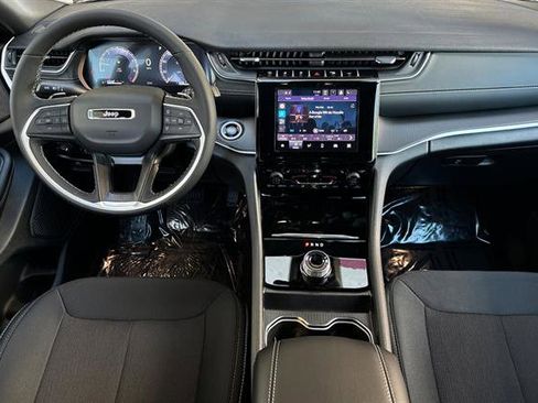 New 2025 Jeep Grand Cherokee L Laredo image 10