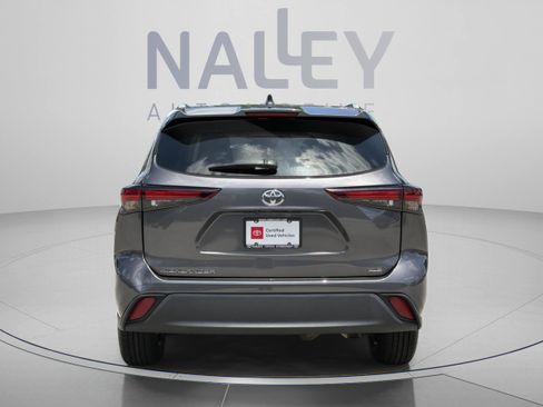 Certified 2024 Toyota Highlander XLE FWD image 4