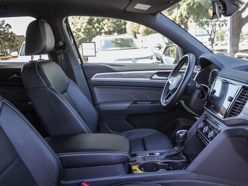 Used 2022 Volkswagen Atlas Cross Sport SE w/ Panoramic Sunroof Package image 17