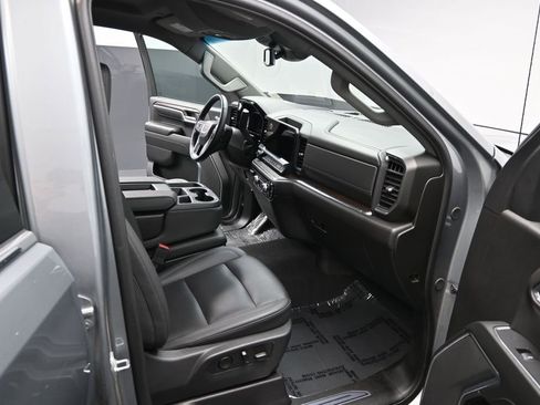 Used 2025 GMC Sierra 1500 SLT AWD/4WD image 14
