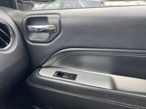 Used 2016 Jeep Compass Latitude FWD image 24