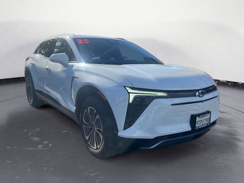 Used 2025 Chevrolet Blazer EV LT image 3