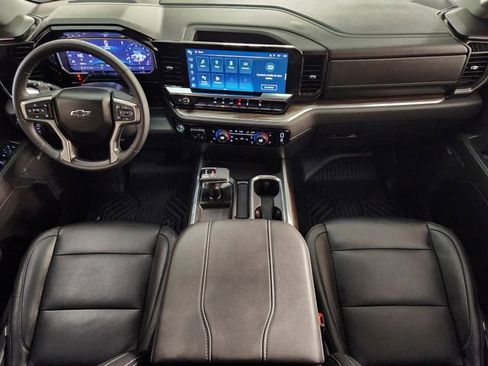 Used 2024 Chevrolet Silverado 1500 LT Trail Boss w/ Convenience Package II AWD/4WD image 4