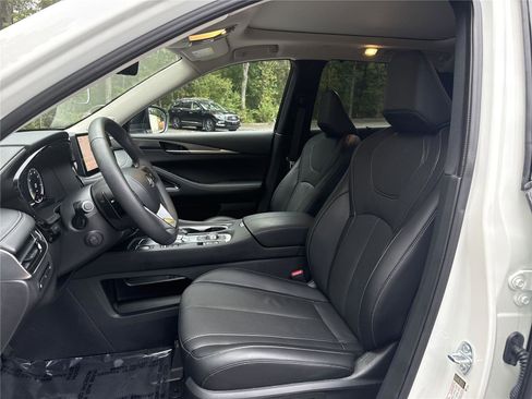 Certified 2025 INFINITI QX60 Luxe w/ Vision Package image 8
