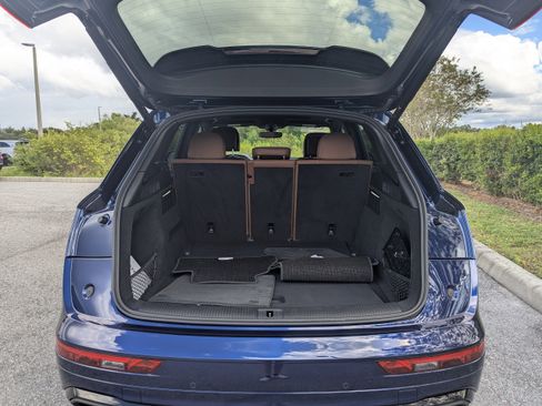 Certified 2025 Audi Q5 2.0T Premium w/ Convenience Plus Package image 12